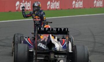 Sebastian Vettel celebrando su décima victoria de la temporada y su cuarto campeonato consecutivo.