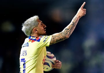 America's Diego Valdes celebrates after scoring against Necaxa during their Mexican Apertura 2023 tournament football match at the Azteca stadium in Mexico City on August 23, 2023. (Photo by CLAUDIO CRUZ / AFP)