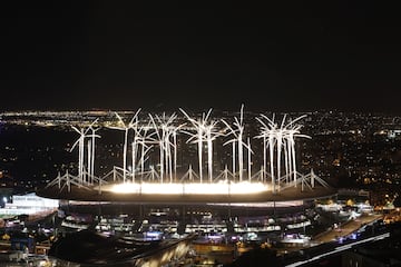 Gran espectaculo de luz y color en la ceremonia de clausura de los Juegos Olímpicos de París 2024, en el Stade de France.