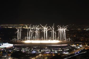 Gran espectaculo de luz y color en la ceremonia de clausura de los Juegos Olímpicos de París 2024, en el Stade de France.