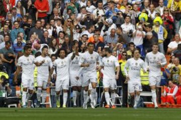 Celebraci¨®n de todo el conjunto blanco tras el segundo gol de Cristiano Ronaldo.