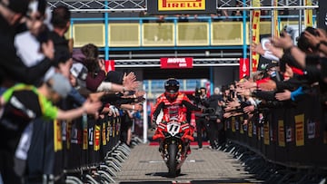 Bulega le devuelve el golpe a Razgatlioglu