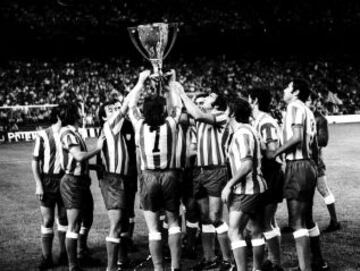 El Atlético Madrid se proclamó campeón por séptima vez en su historia. Los jugadores celebraron el triunfo en el Calderón.