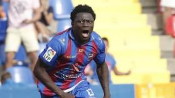 <b>EL PRIMERO DE MUCHOS. </b>El vestuario ve en Martins el complemento perfecto al equipo.