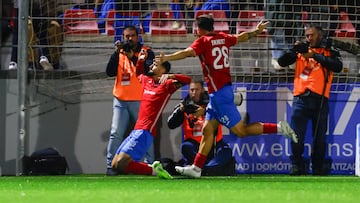 Mesa celebra el 1-0 del Estepona al Leganés.
