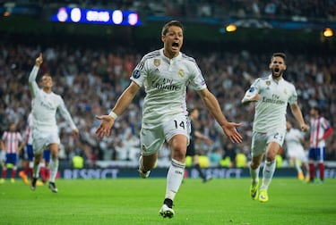 El mexicano fue prestado por el Manchester United al Real Madrid por un año en 2014. Llegó como refuerzo para la delantera, ya que Benzema era el único en la plantilla. A pesar de entrar en la mayoría de partidos como suplente, aportó nueve goles y seis asistencias en 33 partidos. Su tanto más recordado fue contra el Atlético de Madrid en cuartos de final de la Champions League, que sirvió para dar la victoria al equipo y el pase a semifinales. Su carisma y talento sedujo a todo el madridismo que lamentó su marcha al terminar el año.