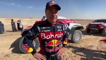 Acaba de ganar su tercer Dakar y está así: Carlos Sainz es la tranquilidad personificada