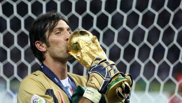 Tal vez el logro más importante en la carrera de Buffon, haya llegado a nivel de selecciones. 'Gigi encabezó a una dorada generación de jugadores italianos que se coronaron campeones del mundo tras vencer a Francia en la final del torneo llevado a cabo en Alemania.