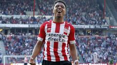 Donyell Malen celebra su segundo gol al ADO den Haag