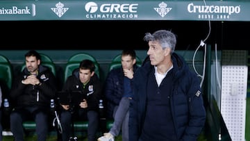 SEVILLA, 16/02/2025.- El entrenador de la Real Sociedad Imanol Alguacil, durante el partido de la jornada 24 de LaLiga que Real Betis y Real Sociedad disputan hoy domingo en el estadio Benito Villamarín. EFE/ Julio Munoz