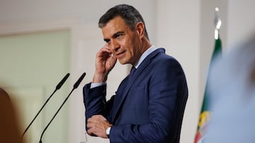 El presidente del Gobierno, Pedro Sánchez, comparece en una rueda de prensa tras una reunión, en el Complejo de la Moncloa, a 15 de abril de 2024, en Madrid (España). Luis Montenegro fue nombrado primer ministro portugués el pasado 2 de abril, y esta es su primera salida al exterior desde su toma de posesión. Pedro Sánchez ya le trasladó sus mejores deseos en esta nueva etapa y los dos han coincidido en la importancia de la alianza ibérica entre España y Portugal.
15 ABRIL 2024;PRESIDENTE;REUNIÓN;RECEPCIÓN;MONCLOA;
Alejandro Martínez Vélez / Europa Press
15/04/2024