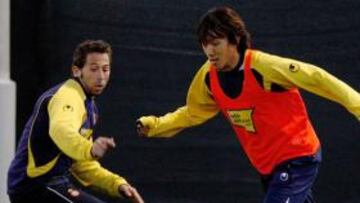 <b>EN SANT ADRIÀ. </b>Nakamura encaró a Tamudo durante el entrenamiento de ayer.