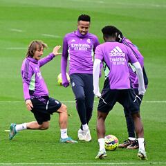 Último entrenamiento del año con Militao y sin Mariano