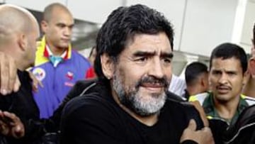 Maradona pide consejo a Hugo Chávez sobre su futuro