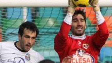 <b>SOLIDEZ. </b>Cobeño, junto con Amaya y Arribas, crearon un muro ante el ataque del Salamanca.