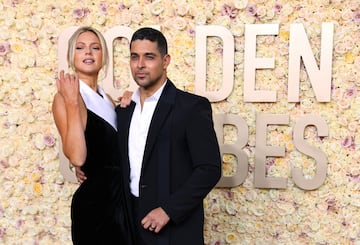 Amanda Pacheco y Wilmer Valderrama en los Golden Globes 2024. REUTERS/Mike Blake