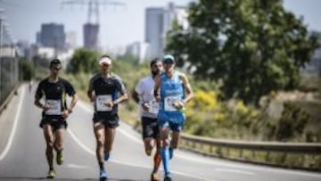 Un momento de la carrera, con Chema Mart&iacute;nez en cabeza.