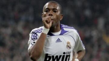 2. Robinho llegó al Real Madrid desde el Santos como la gran promesa, pero sus brillos fueron intermitentes y no cumplió con la expectativa