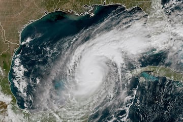 Una imagen vía satélite muestra el avance del huracán Milton por el Golfo de México, antes de su toque de tierra previsto en Florida.