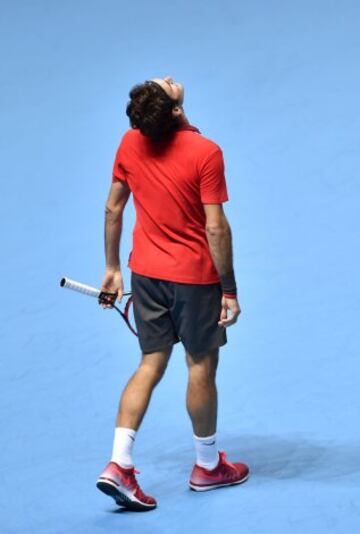 Roger Federer desplegó toda su artillería para aguantar a Stanislas Wawrinka y jugar una nueva final del Master.