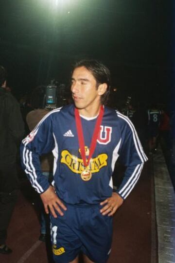 El 'Caballero del gol' marcó siete goles en los 24 partidos que jugó en el Apertura 2004. Su particular celebración (una corbata) aún es recordada entre los hinchas azules.
