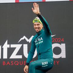 Roglic empieza avasallando