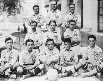 Fue el primer campeón del fútbol mexicano profesional. También es el máximo ganador de los torneos de Copa en época amater. 