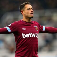 Chicharito apunta a quedarse en el West Ham, heredó el dorsal '9'