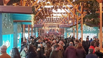 Vigo ya se prepara para recibir a la Navidad, y en su misión por ser la mejor ciudad del mundo en estas fiestas, ya se han puesto manos a la obra. Además de las millones de luces que pondrán por las calles de la ciudad, también volverá el mercado navideño Cíes Market, el cual quiere batir su propio récord, siendo mucho más grande que en 2019, y con más de 100 puestos para visitar, con todo tipo de dulces, zumos y frutas, y con adornos navideños. Se prevé que abra sus puertas el mismo día que el encendido de las luces, el próximo 20 de noviembre.