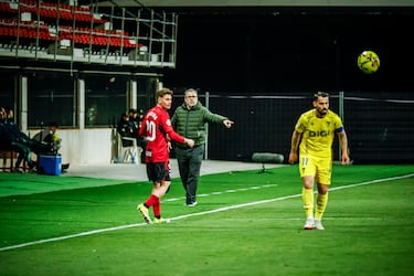 Sergio González inculca “alegría” y gana en su redebut