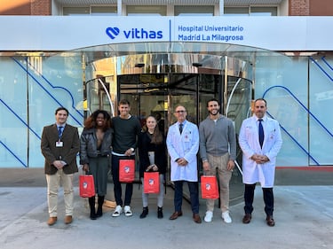 Los Reyes Atléticos reparten ilusión por los hospitales de Madrid