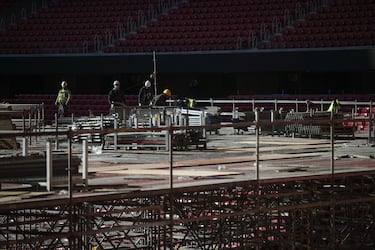 Tendrá, como el año pasado, una capacidad para más de 1.500 patinadores simultáneos. Se podrá disfrutar junto a toda tu familia de los más de 4.760 m² de hielo que rodearán el perímetro del césped del estadio.
