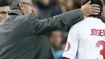 <b>PACIENCIA.</b> El entrenador del Mallorca, Gregorio Manzano, ha analizado la situación del equipo, en zona de descenso con todos los capitanes a los que ha infundido ánimos.