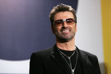 Nacido al norte de Londres, George Michael adaptó su nombre real, su padre era un inmigrante grecochipriota que buscó una mejor vida en Reino Unido, y optó por un nombre más anglófono y así esconder su origen extranjero en la Gran Bretaña de los años 80.
