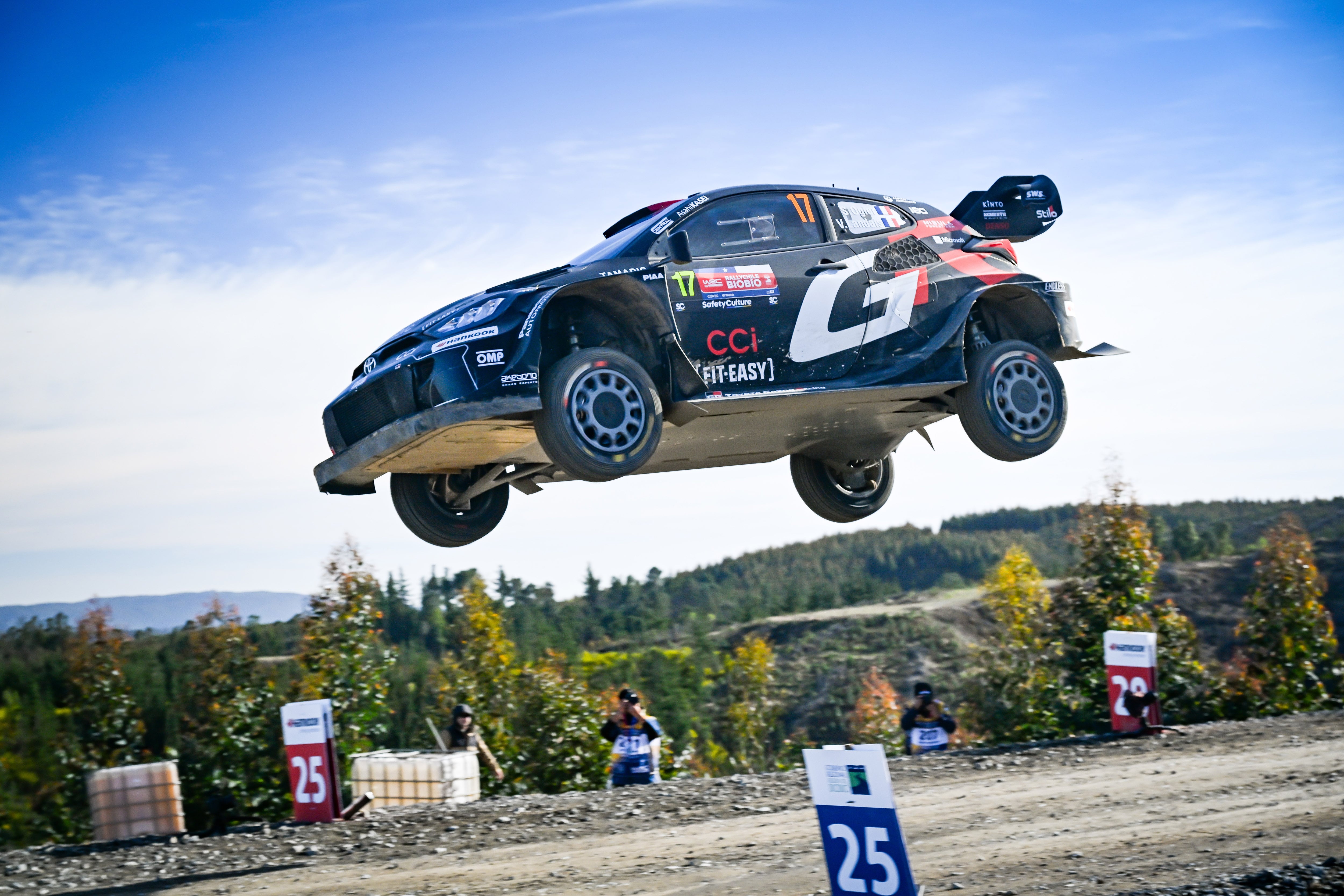Ogier vuela con el Toyota en el Rally de Chile.