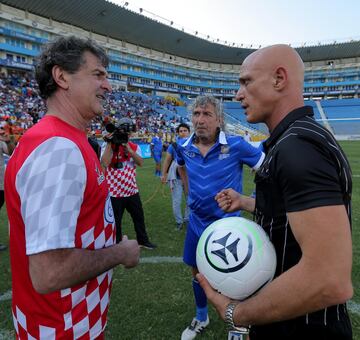 Ambos fueron los protagonistas de un partido organizado por ESPN en El Salvador para celebrar el 60 aniversario del excadista Mágico. Se midieron en el Mundial de España de 1982 en Alicante.