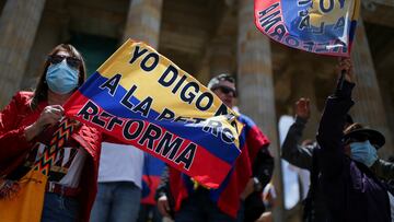 Demonstrators hold a sign that reads "I say No to Petro reform" during a protest against the government of Colombian President Gustavo Petro and his tax reform proposal in Bogota, Colombia September 26, 2022. REUTERS/Luisa Gonzalez