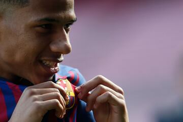 Presentación del jugador francoguyanés, Jean-Clair Todibo, como nuevo jugador del Fútbol Club Barcelona. 