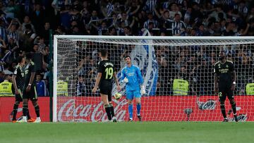 2-0. Los jugadores del Real Madrid desolados tras recibir el segundo gol que marca Ander Barrenetxea.