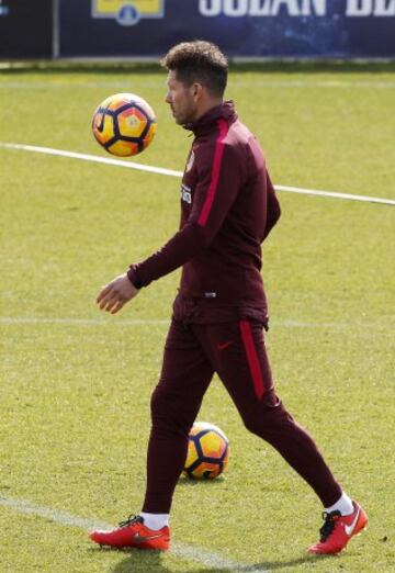 En el entrenamiento, Simeone dio pistas de los posibles titulares ante el Deportivo. 