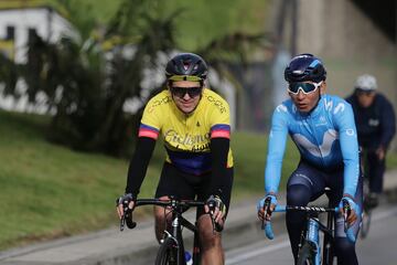 En compañía del director de Coldeportes, Ernesto Lucena, Nairo Quintana recorrió Bogotá desde la sede de la institución hasta Presidencia en bicicleta, con motivo de la celebración de los 50 años de la entidad.