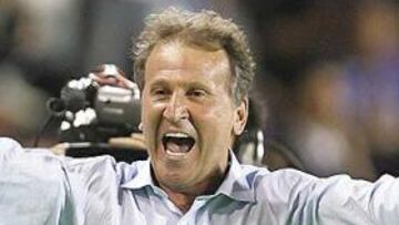 <B>OBJETIVO CUMPLIDO.</B> Zico se hizo cargo de la selección japonesa con el único objetivo de clasificarla para el Mundial 2006 y ya ha cumplido su objetivo.