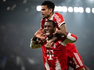 BERGAMO, ITALY - MARCH 10: Nicolas Jackson of FC Bayern Muenchen celebrates scoring his team's fourth goal with teammate Luis Diaz during the UEFA Champions League 2025/26 Round of 16 First Leg match between Atalanta BC and FC Bayern München at Stadio di Bergamo on March 10, 2026 in Bergamo, Italy. (Photo by F. Noever/FC Bayern via Getty Images)