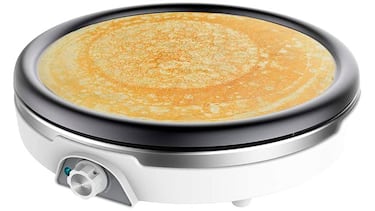 Prepara unas crepes extragrandes con esta crepera eléctrica que incluye rodillo y espátula