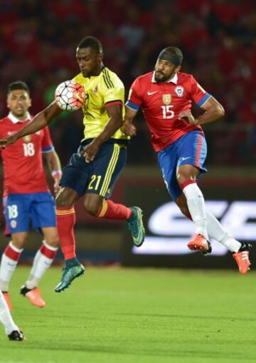 Chile y Colombia dieron buen fútbol en el Nacional de Santiago