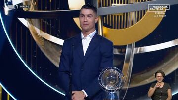 El portugues recibió el premio Prestige Globe de la FPF y reafirmó su compromiso con Portugal. Incluso dijo que no jugaría más en clubes, aunque su objetivo sigue siendo llegar a 1000 goles.