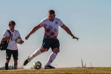 El ex futbolista que representa a Chile en el curioso deporte del Footgolf