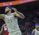 La rodilla de Simmons enciende las alarmas en los Sixers