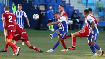 El Cartagena castiga los errores de la Ponferradina en casa