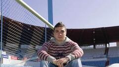 Gay juega al escondite